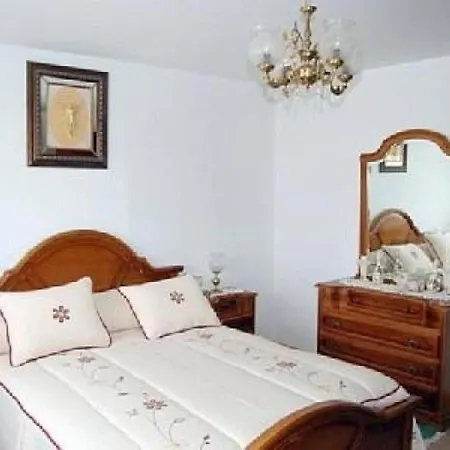 House - 5 Bedrooms - 00174